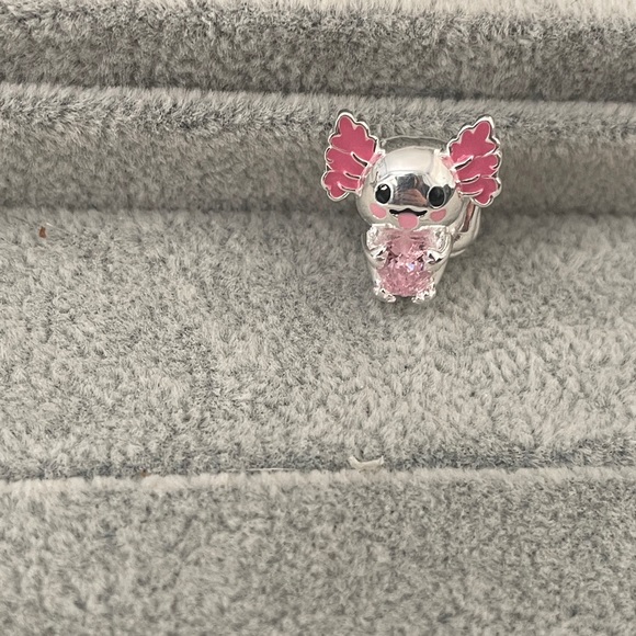 📍SOLD📍Axolotl Embracing a Heart Gemstone Charm - Picture 2 of 3